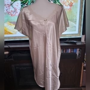 Delicate Treasures‎ intimates size Large white nightie